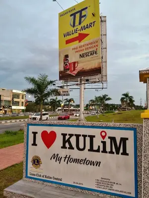a sign that says i love kullum on a street at HAZZ Homestay Puncak Ihsan in Kulim