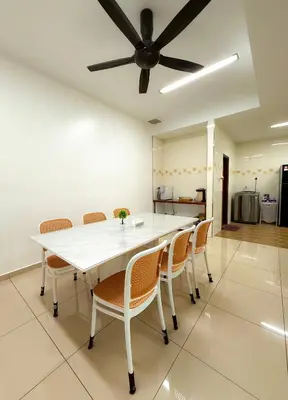 a dining room table with chairs and a ceiling fan at Happy Guest House Nibong Tebal \u5f00\u5fc3\u6c11\u5bbf\u9ad8\u6e0a\u533a in Nibung Tebal