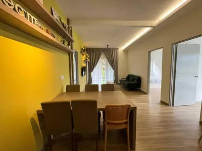 a dining room with a table and chairs at Eisya Homestay Emerald Avenue Brinchang in Brinchang