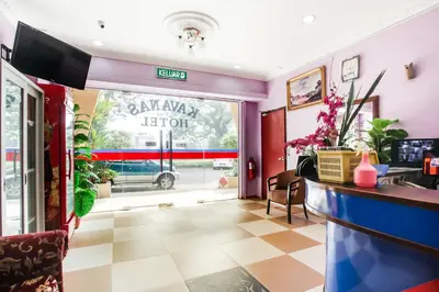 a bar in a restaurant with a view of a car parked at Super OYO 89427 Kavanas Hotel Taiping in Taiping