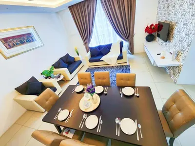a dining room with a table and chairs at IPOH Apartmen Casa Kayangan Meru, Meru Raya 5 Ipoh Homestay in Ipoh
