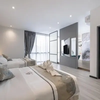 Saturn Hotel