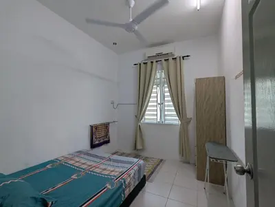 a bedroom with a bed and a window at HOMESTAY IBUNDA Sabak Bernam in Sabak Bernam