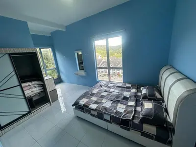 a blue room with a bed and a window at Oh Hanna homestay in Brinchang