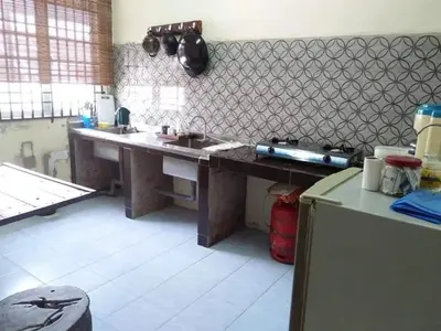 a kitchen with two sinks and a counter top at M4R Homestay Gua Musang in Kampong Batu Papan