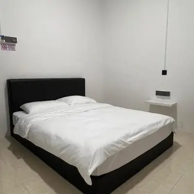 23 Inn Queenbed Room with share bathroom