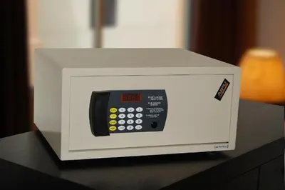 a microwave oven sitting on top of a table at ERNES Hotel Bandar Perda in Kampong Permatang Batu