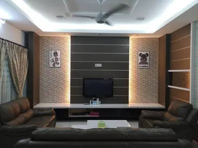 a living room with a couch and a tv at \u4f18\u96c5\u805a\u6c11\u5bbfHome Stay in Kampong Kuala Punti