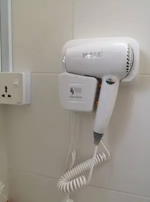 a hair dryer is attached to a wall in a bathroom at \u4f18\u96c5\u805a\u6c11\u5bbfHome Stay in Kampong Kuala Punti