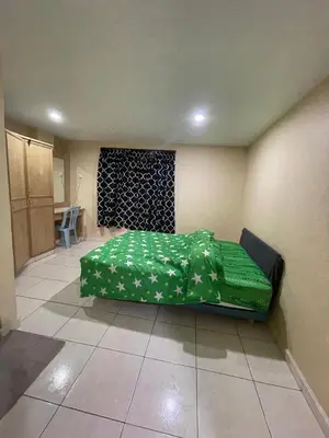 a bedroom with a green bed in a room at INAP DESA ANTHURIUM CAMERON HiGHLANDS in Tanah Rata
