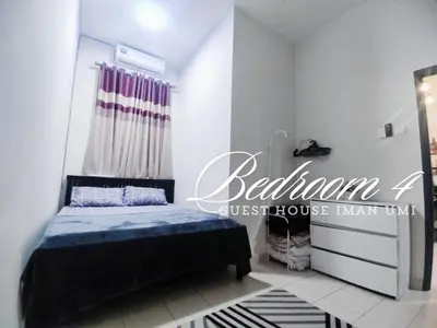 a bedroom with a bed and a guest house unit at Guest House Iman Umi Bagan Serai in Bagan Serai