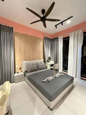 a bedroom with a large bed with a ceiling fan at URBAN Suites Modern Pinky 6pax 3queen 3Bedroom 2Bathroom 2Carpark with Infinity Pool in Jelutong