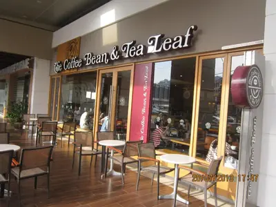 a restaurant with tables and chairs in front of a store at WenCozy 118 Vacation Home in George Town