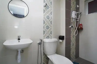 a bathroom with a toilet and a sink and a mirror at Anderson Mountain View by Xuites-6 Pax-Free Netflix-6 mins to Concubine Lane in Ipoh