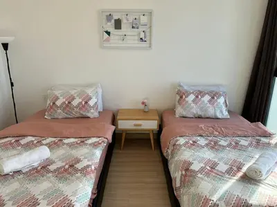 two beds sitting next to each other in a room at Sea Breeze Haven 2BR Seaview w Bathtub 海风乐园海景套房 by Minsù in Tanjong Tokong