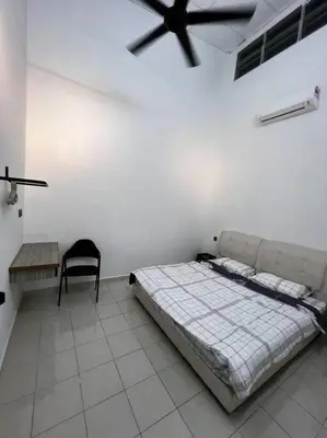 a bedroom with a bed and a ceiling fan at raub homesty in Kampong Sempalit Hilir