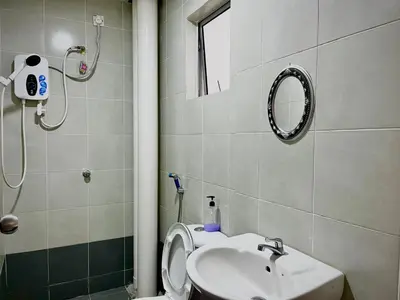 a bathroom with a sink and a toilet and a mirror at Ammara Homestay Emerald Avenue Cameron Highlands in Brinchang