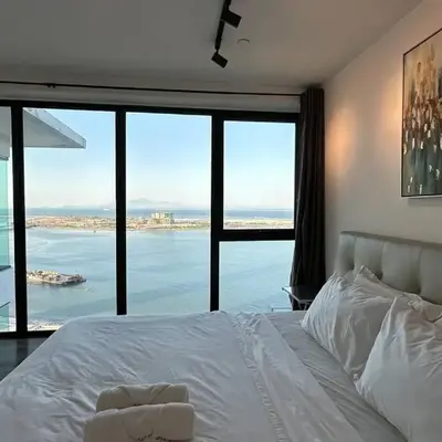 Seaview Premium Duplex in Gurney with WiFi & Full Kitchen 12B