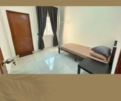 a room with a bench and a window and a door at Santai Impian Meru Ipoh in Ipoh