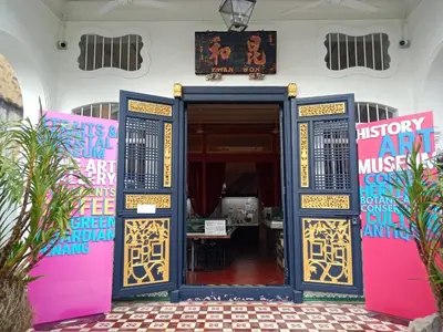an entrance to a music room with pink and blue doors at The Georgetown Green Gates in George Town