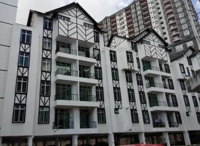 a large white building with a lot of windows at Homestay Cactus Apparment in Brinchang