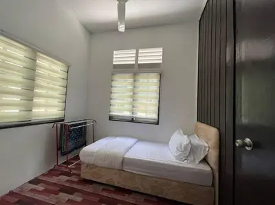 a small bedroom with a bed and a window at Anggerik Homestay suasana kampung in Kampong Batu Dua Puloh Tiga