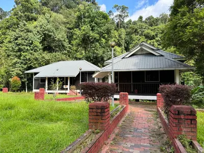 a building with a brick path in front of it at Villa Kuala Woh Resort in Tapah