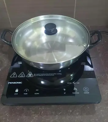 a pot sitting on top of a stove at \u5bb6\u5bb6\u6c11\u5bbf in Nibung Tebal