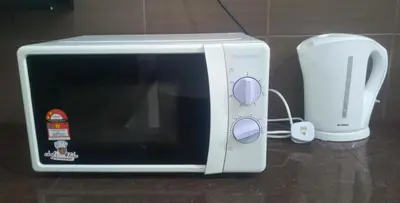 a white toaster oven and a blender on a counter at \u5bb6\u5bb6\u6c11\u5bbf in Nibung Tebal