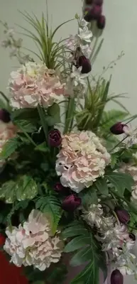 a bouquet of pink and white flowers at Hotel Bestari Prima in Kuala Lipis