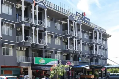 a large gray building with a sign on it at Capital O 89876 Safari Hotel in Pasir Bogak