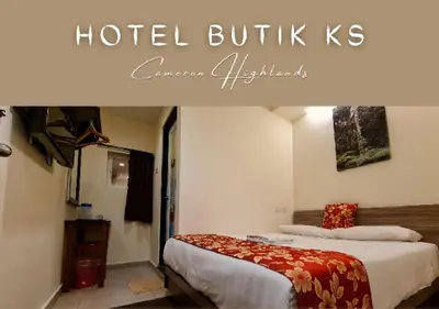 a hotel room with two beds in a room at Hotel Butik KS in Brinchang