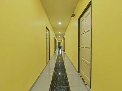 an empty hallway with yellow walls and a long aisle at OYO 90722 D'puncak Hotel Cameron Highlands in Cameron Highlands