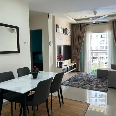 Hazel Luxe Apartment