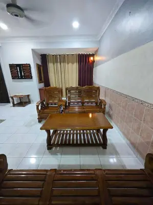 a room with chairs and a table in a room at IlhamD' Homestay Kulim 5 Bedroom with 3 Toilet in Lunas