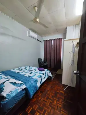 a bedroom with a bed in a room at IlhamD' Homestay Kulim 5 Bedroom with 3 Toilet in Lunas