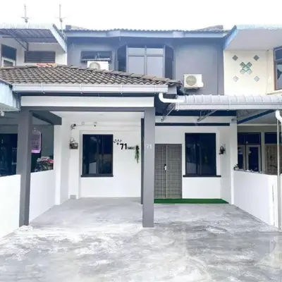 2 Storey Stylish Comfort Retreat ````AlmaImpianRia