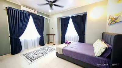 a bedroom with a bed and a ceiling fan at Homestay Santai Bertam in Kepala Batas
