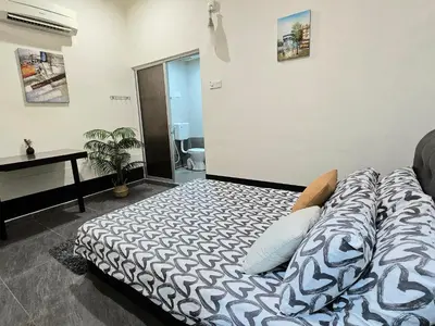 a bedroom with a bed and a desk in it at 1813 HOME STAY 8 Roon 6 Bath 5MINUTE TO LEANING TOWER in Teluk Intan