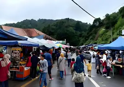 a crowd of people walking through a market at Serene Japandi Family Retreat 2-7pax &Sunrise View in Brinchang