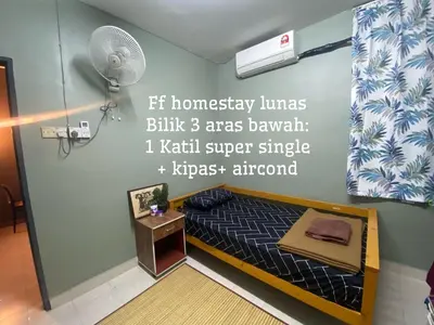 a room with a bed and a air fan at FF Lunas Homestay in Lunas