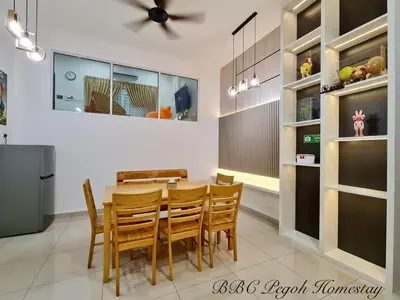 a dining room with a table and chairs at BBC Pegoh in Ipoh