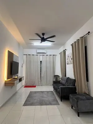 a living room with a couch and a ceiling fan at \u4f11\u95f2\u4f18\u6c11\u5bbf in Sitiawan