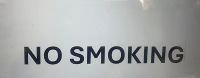 a sign that says no smoking on a wall at D Cahaya Homestay in Tapah