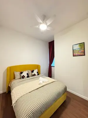 a bedroom with a bed with a ceiling fan at 180view TopHill Keafarm 7-9Pax #Cool Summer Cameron in Brinchang