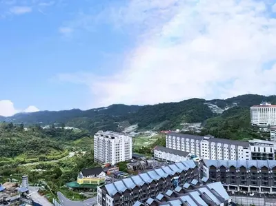 a view of a city with buildings and mountains at 180view TopHill Keafarm 7-9Pax #Cool Summer Cameron in Brinchang