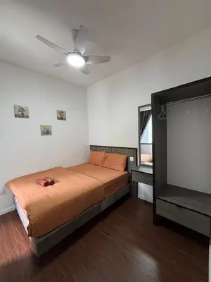 a bedroom with a bed and a ceiling fan at Ella Residence Homestay 2 in Brinchang