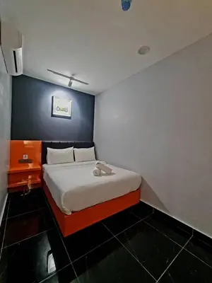 a bedroom with a bed in a room with blue walls at Eng Wan Hotel in Kamunting