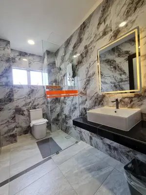 a bathroom with a sink and a toilet and a mirror at Eng Wan Hotel in Kamunting