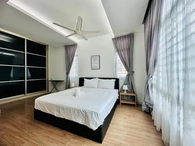 a bedroom with a bed and a ceiling fan at New Sea Breeze Landed Home 13pax BatuFerrigghi in Batu Ferringhi